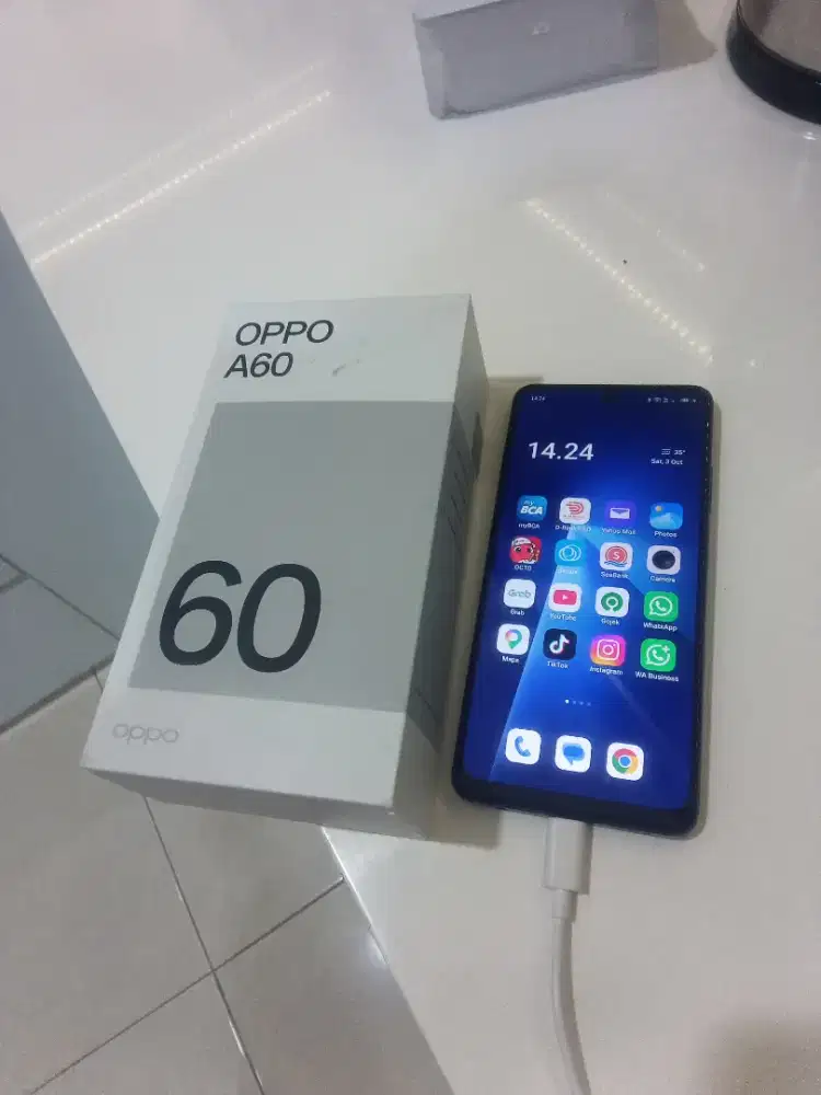 Oppo a60 bekas 8 128 full set dus book charger ori belum pernah servis
