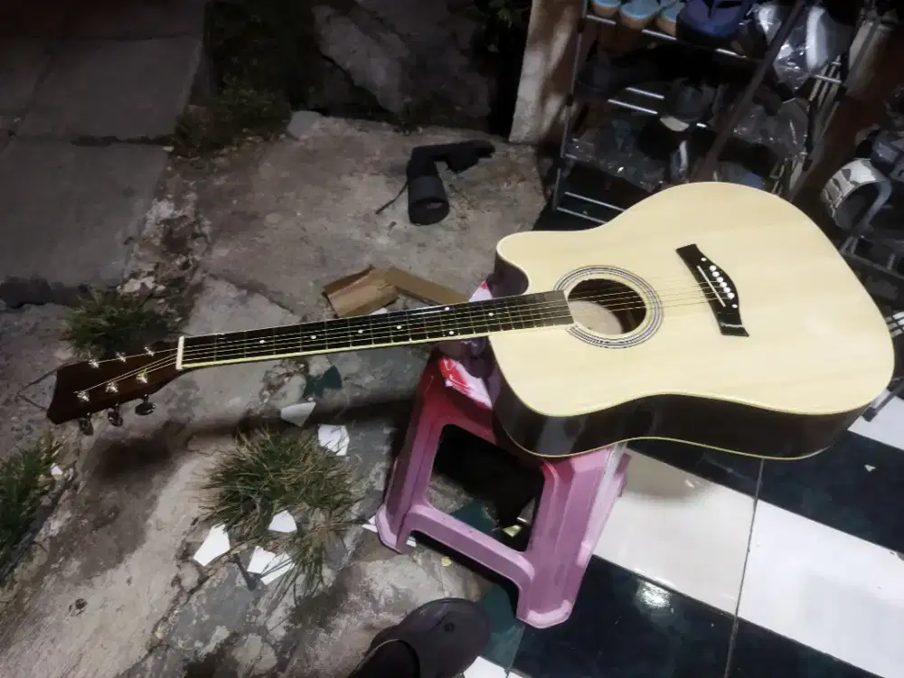 Akustik jumbo full lis kuning