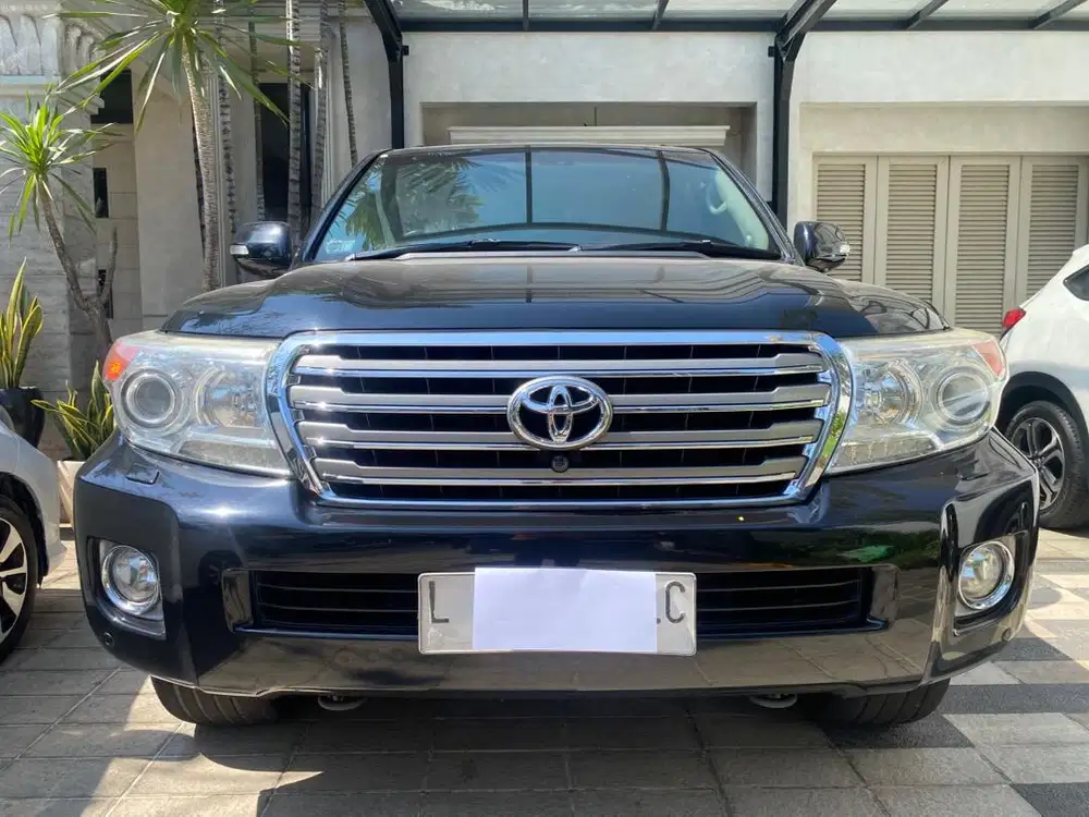 Landcruiser disel vx200 built up hitam 2014 terawat (L)