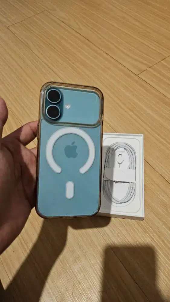 iPhone 16 128gb garansi ibox bh 98%