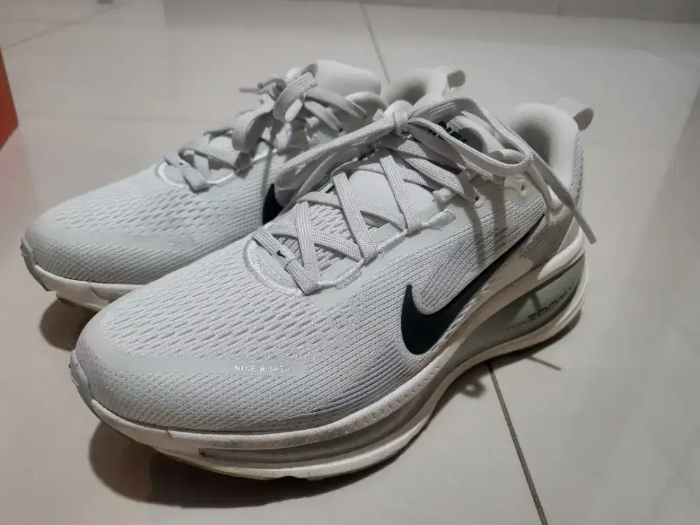 Dijual sepatu original NIKE VOMERO