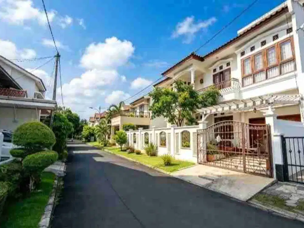 DIJUAL Rumah 3 Lantai CitraGran Cibubur Cluster Nusa Dua Dekat Mall Ciputra