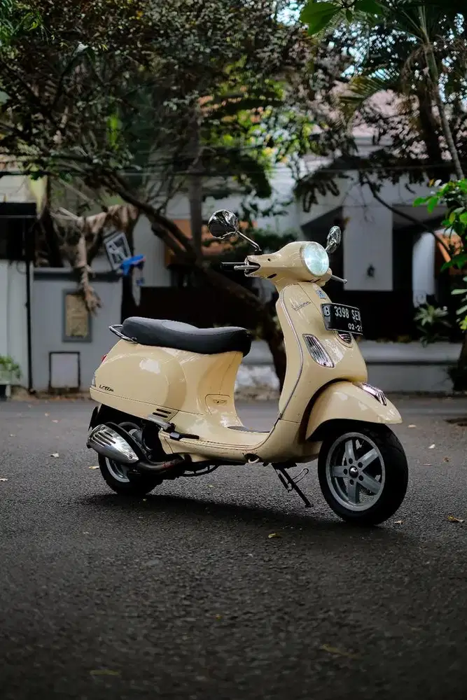 VESPA LX 150 3VIE TAHUN 2012 CREAM