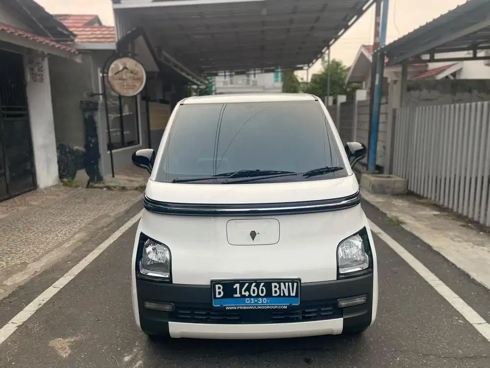 Wuling AIR EV 300km standar range putih