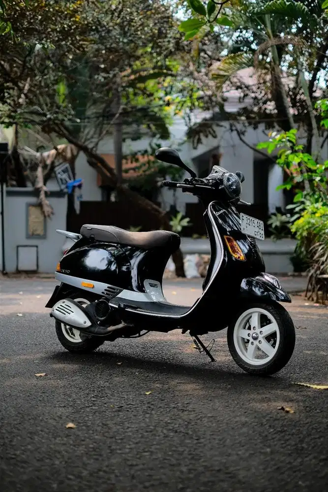 VESPA LX 150 3VIE TAHUN 2012