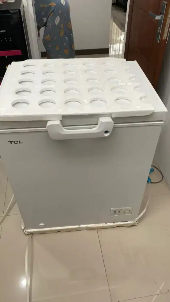DIJUAL FREZER TCL