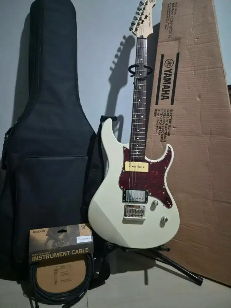 Yamaha Pacifica 311H 100% NOMINUS SAMSEK ELIXIR OPTIWEB