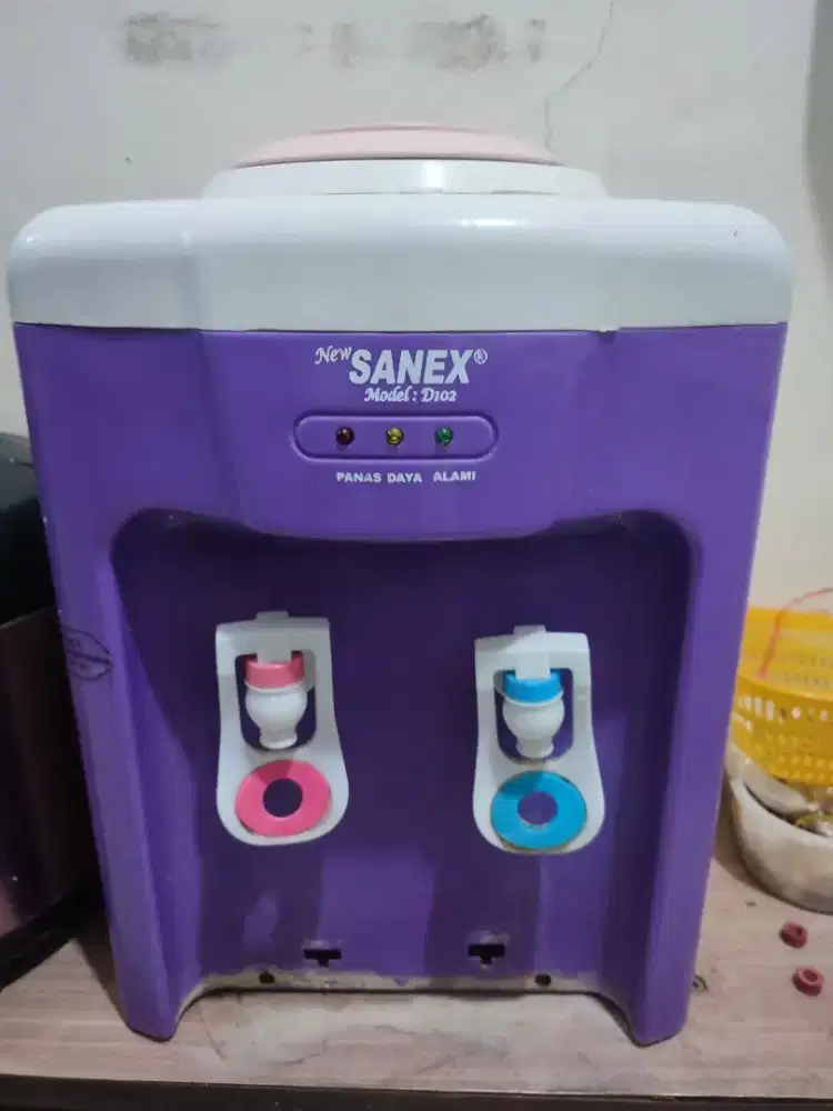Dispenser Dingin normal dan Panas Sanex