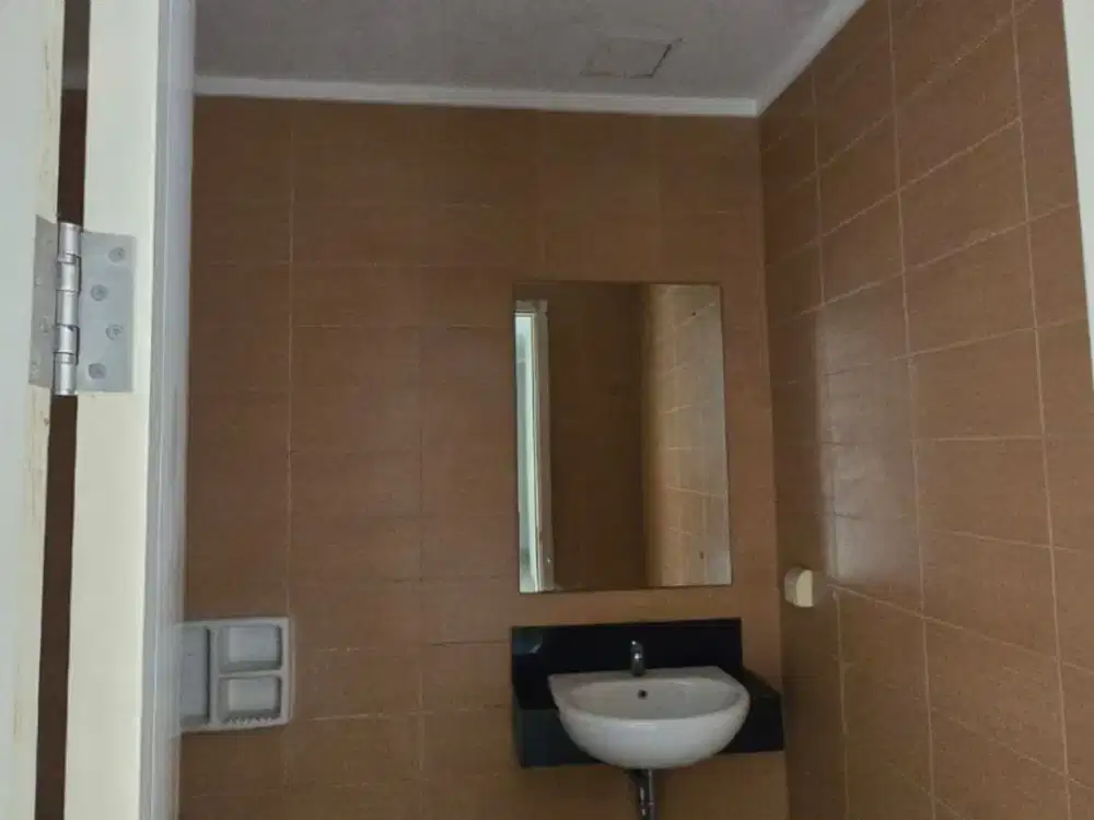 RUMAH SIAP HUNI DIJUAL Posisi unit bagus dijalan utama dan dekat dg kolam renang  Cluster Bluebell Summarecon Bekasi
