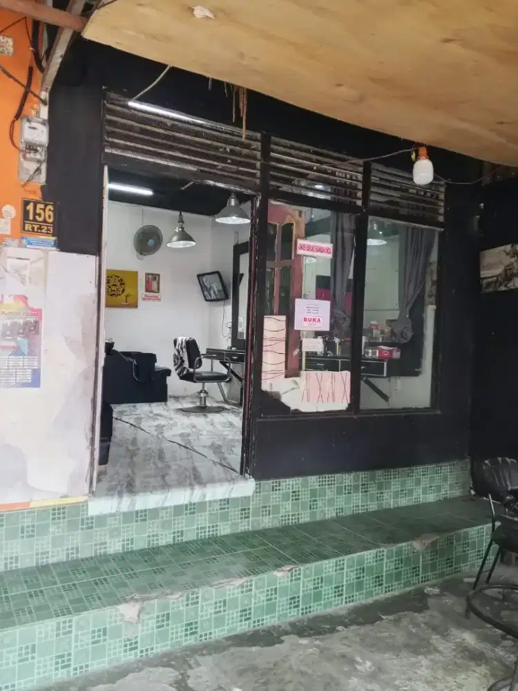 Dicari tukang pangkas rambut untuk barbershop daerah veteran