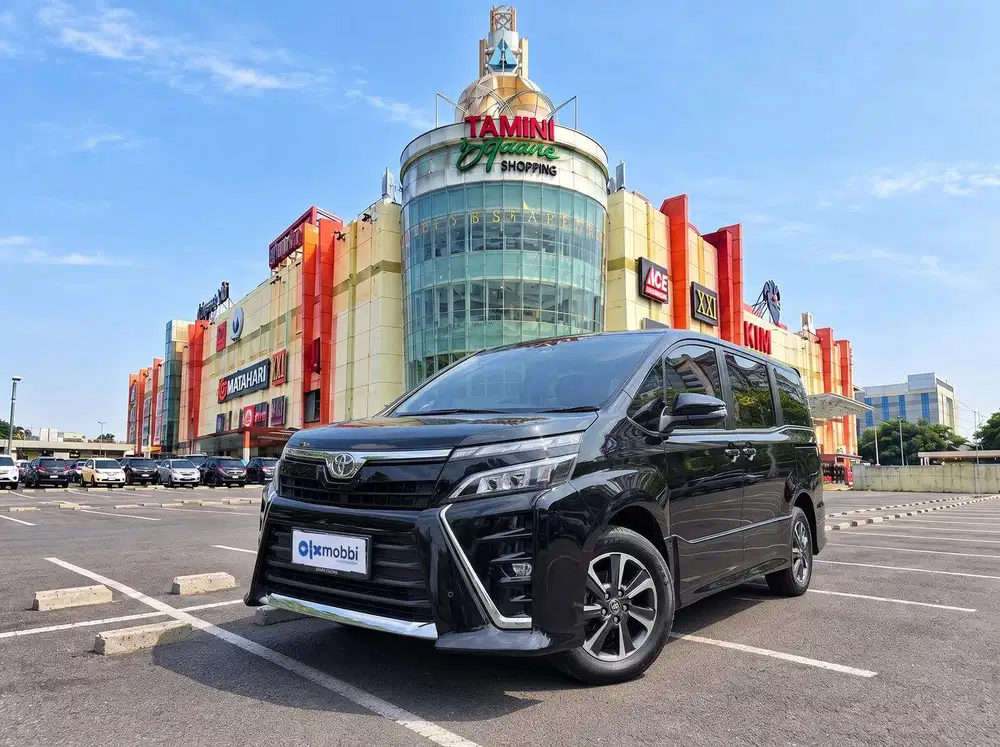 TDP RENDAH - Toyota Voxy 2.0 Bensin-AT 2019 Hitam CUKVB
