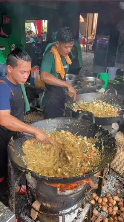 DIBUTUHKAN STAFF WANITA UMUR 30-45 TAHUN.