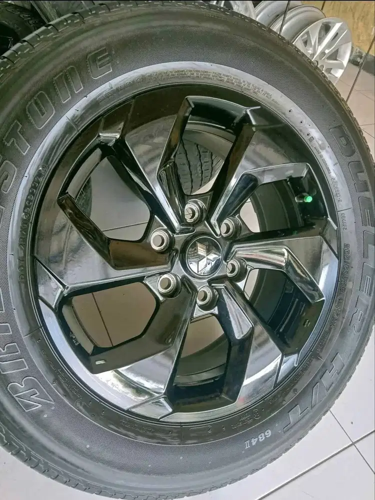 Set Velg & Ban original Pajero Dakar 2025