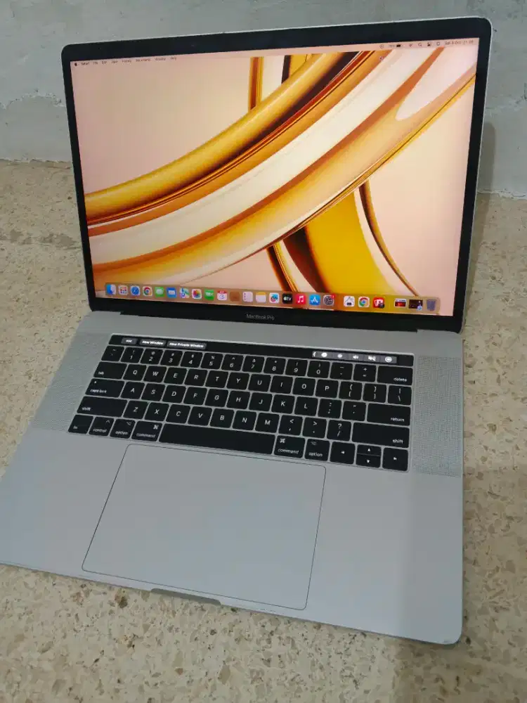 Macbook pro i7 ram 16 ssd 256*6800nego