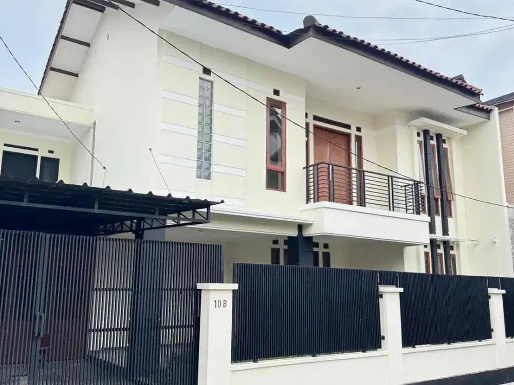 Dijual 

Rumah Keren Moder. Minimalis Area Turangga sayap Buahbatu, Siap Huni
 
Spesifikasi lengkap :
- Luas Tanah: 361 m2 
- Luas Bangunan: 250 m2
- Kamar Tidur : 5 + 1 (pembantu)
- Kamar Mandi : 5
- Orientasi Menghadap: 
- Pasokan Listrik (watt): 1300 w