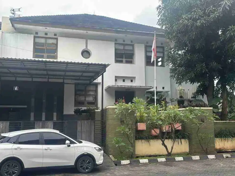 Rumah Hook 2,5 Lantai Islamic Village Karawaci