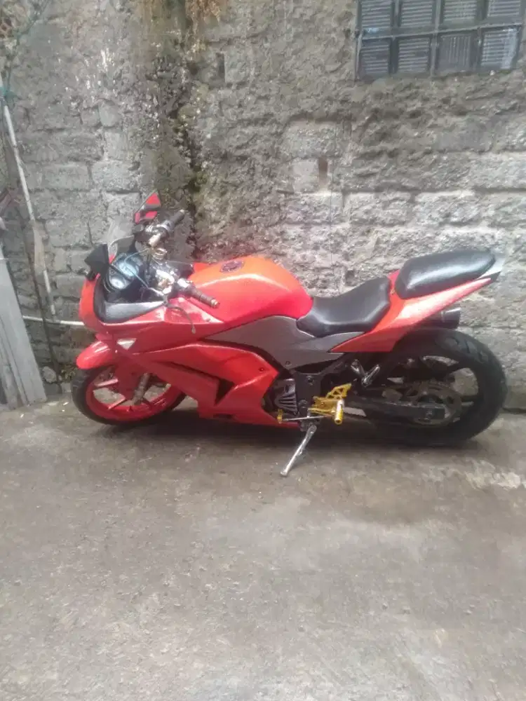 DIJUAL MOTOR NINJA KEADAAN SEPERTI DIPICT 4TAK 250CC