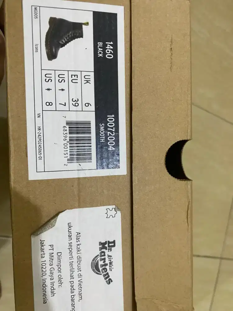 SEPATU DOC MARTEN