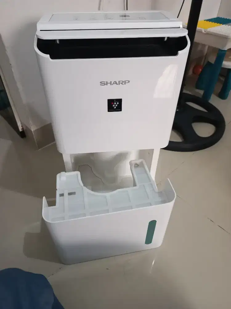 Dehumidifier Sharp dw-d12a-w