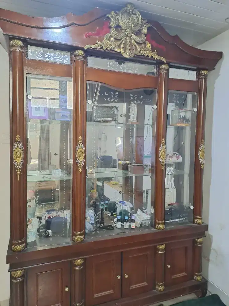 Lemari Kaca Rumah