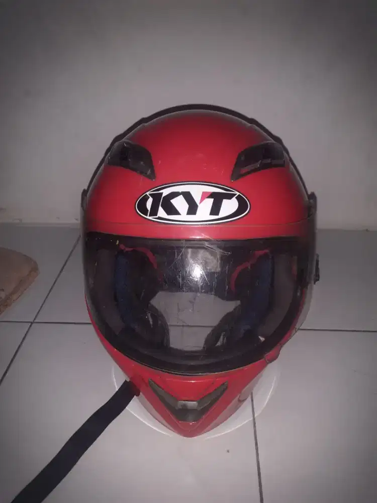 Helm merk kyt dan cnp.