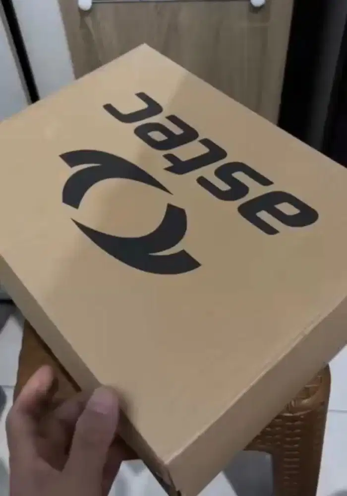 Sepatu astec warna hitam