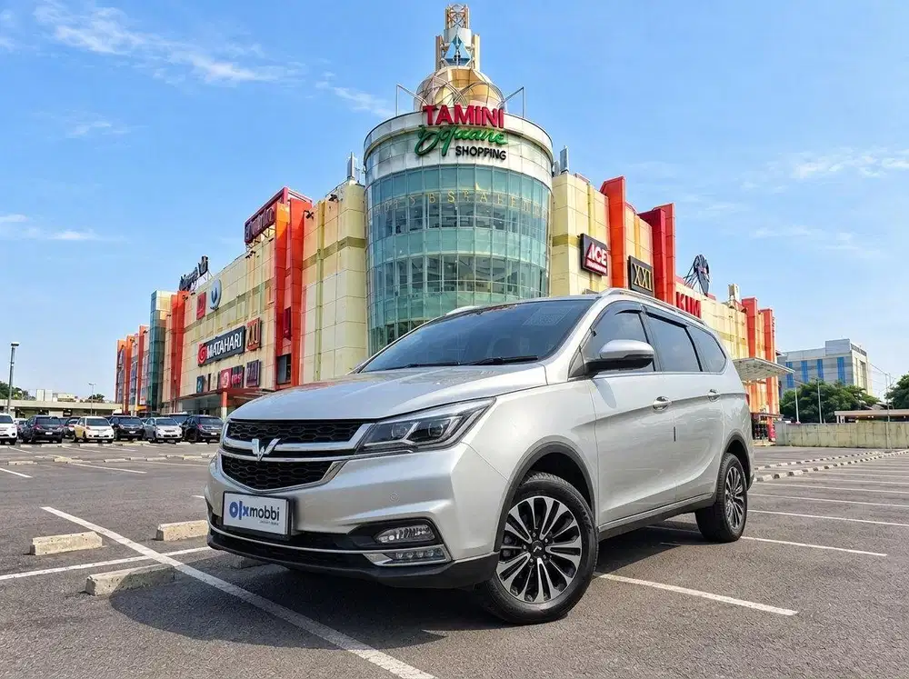LOW DP -  Wuling Cortez 1.5 LT Lux Bensin-AT 2022 Silver CAJVD