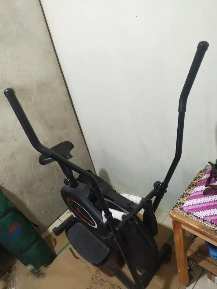 Alat fitnes elliptical bike 8703 (silahkan Nego)