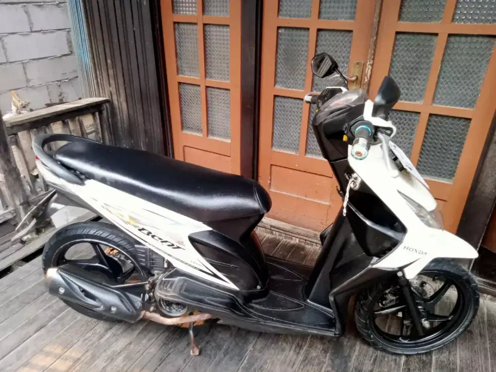 Di jual Honda beat karbu tahun 2012