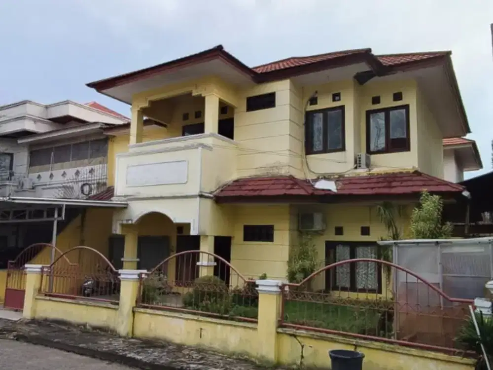 Rumah 2 Lantai Luas Siap Huni 4+1 Kamar Tidur di Kawasan Strategis - Nego