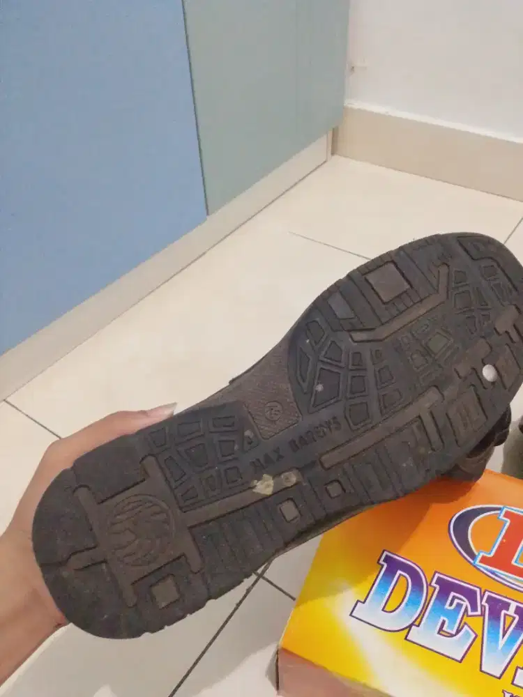 DIJUAL 4 PASANG sepatu kulit asli
