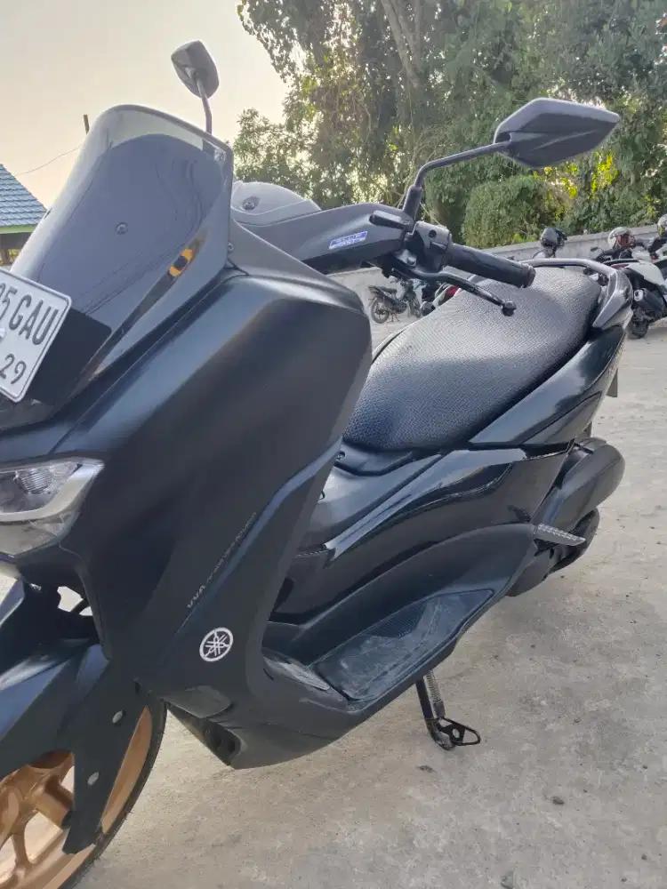nmax tahun 2023 warna hitam