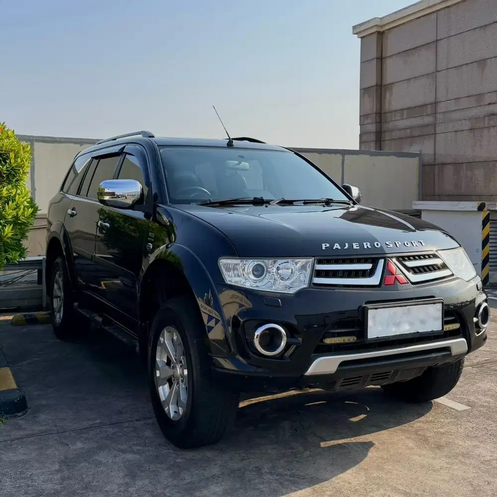 Pajero Sport Dakar 2015 2.5 4x2 A/T SUV black
