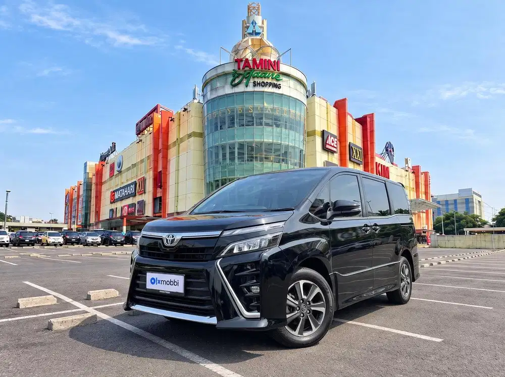 TDP RENDAH - Toyota Voxy 2.0 Bensin-AT 2019 Hitam CBICB
