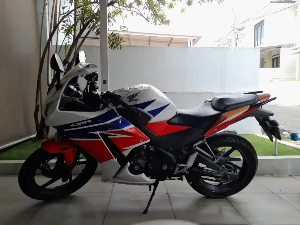 Motor honda cbr 150