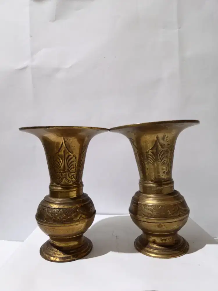 Vase poidon kuningan antik