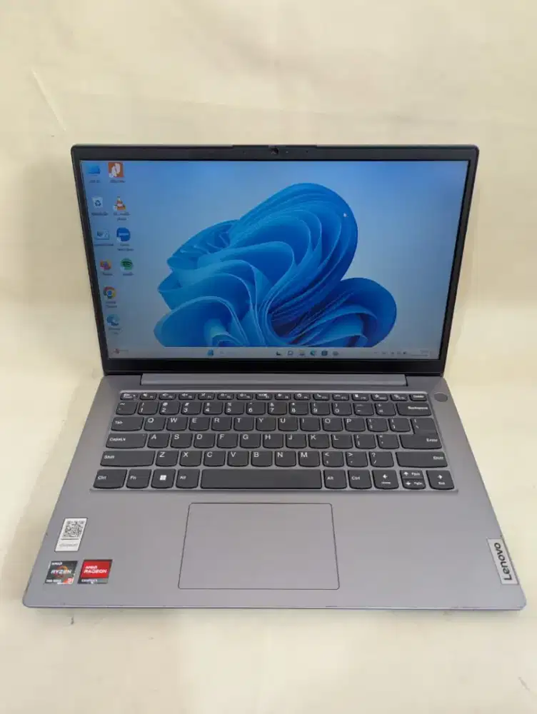 Laptop second LENOVO V14 G4

RAM 8 GB SSD 256 GB,AMD RYZEN 3-7320U