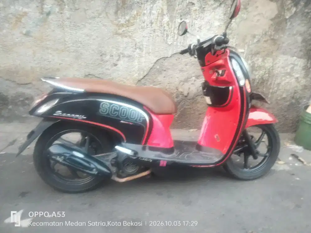 Honda scopy warna merah hitam
