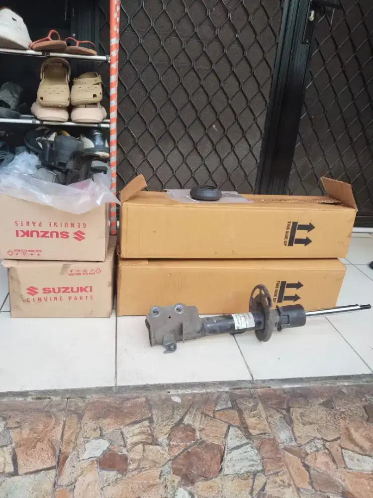 Shockbreaker 1 set dan Engine Mounting 1 set Suzuki All New Eriga 2019