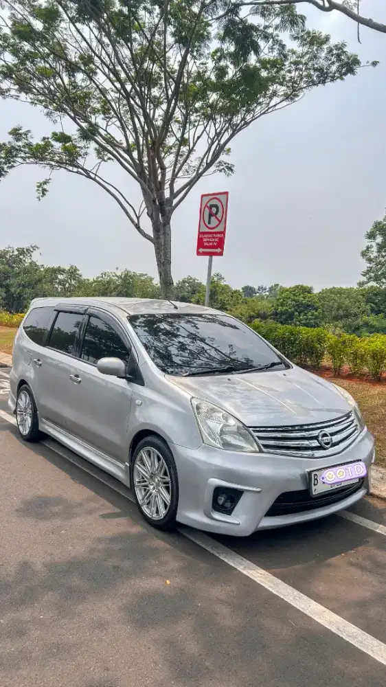 Nissan Livina 2010 Bensin