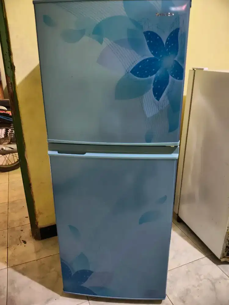 Kulkas Sharp 2pintu istimewa mulus normal dan masih orisinil