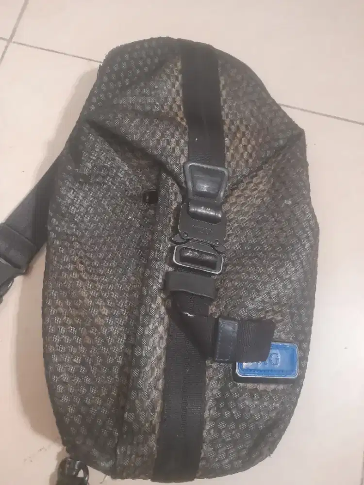 TUMI Tahoe Bozeman Sling  Bag -Black Mesh