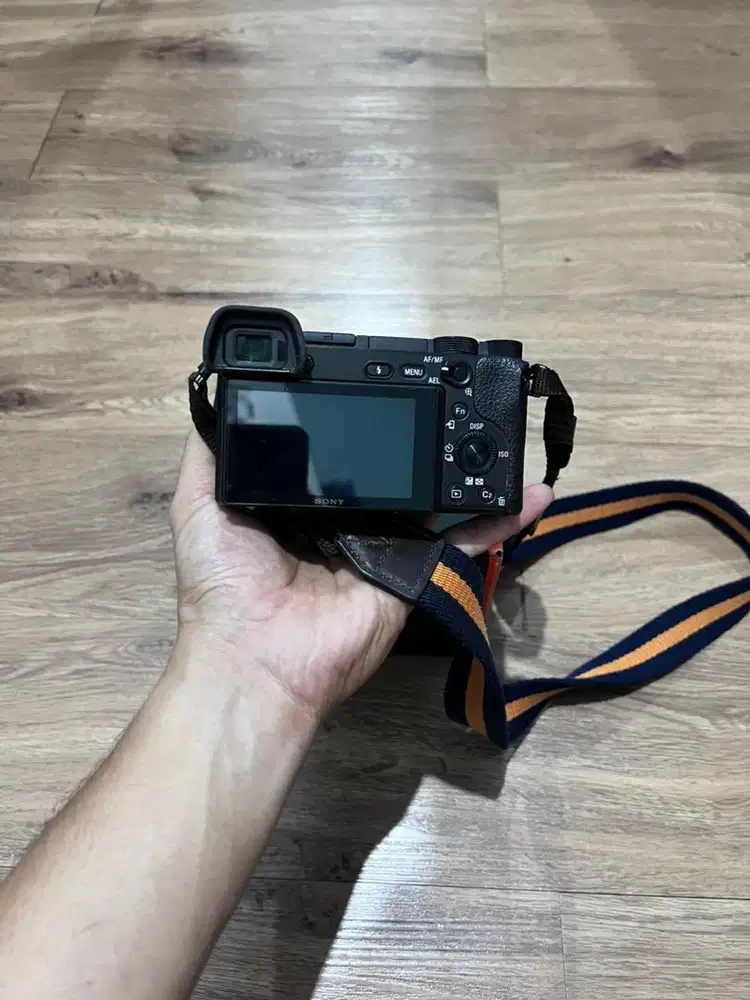 Sony a6300 + Lensa