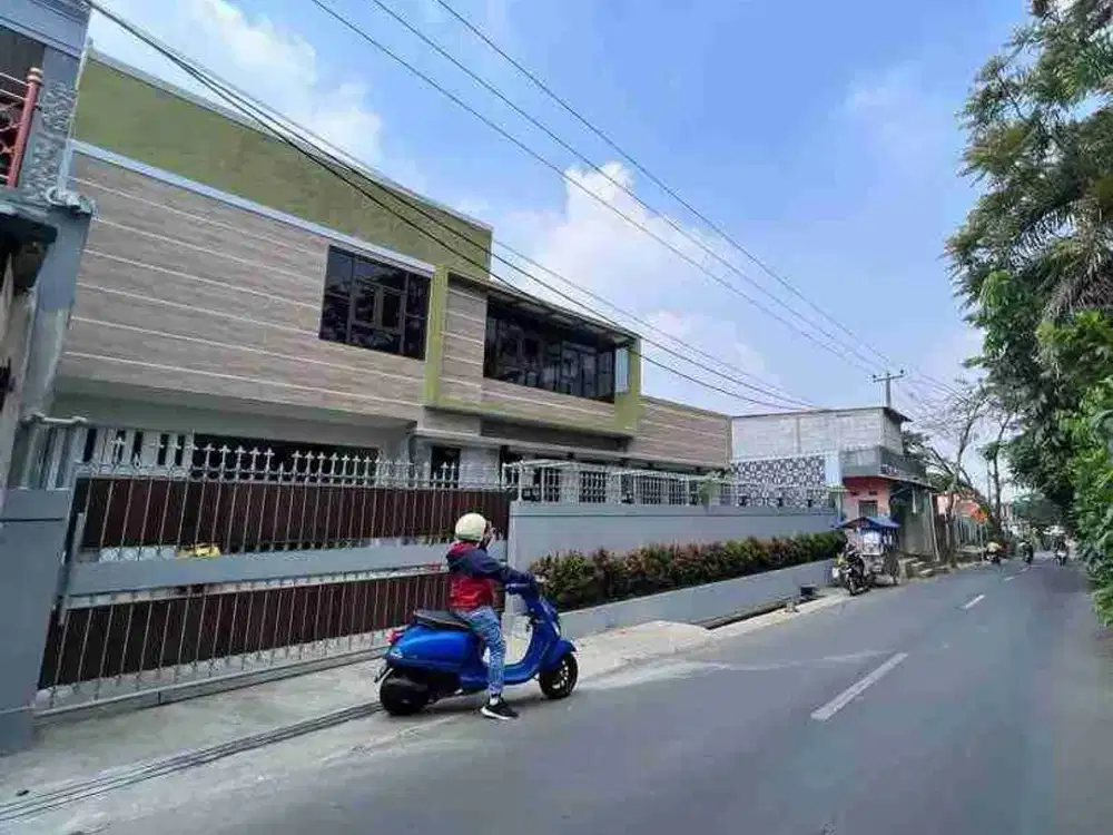 Dijual Rumah Lokasi Strategis Padat Penduduk Cocok Untuk Hunian Kantor Klinik Atau Toko