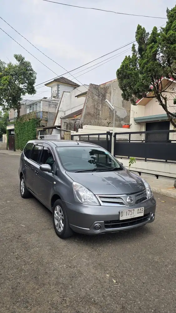 Nissan Grand Livina manual 2012