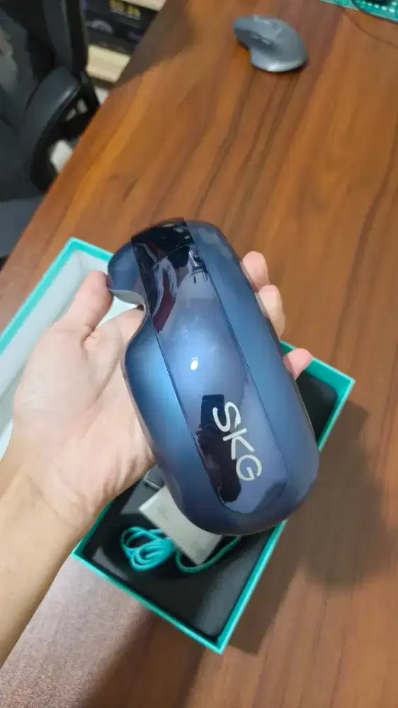 SKG E3 Pro Eye Massager adalah alat pijat