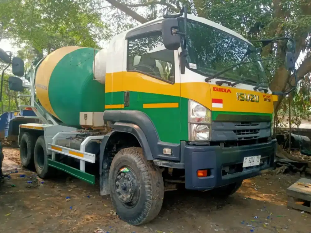 Truck mixer Isuzu 7 kubik tahun 2021