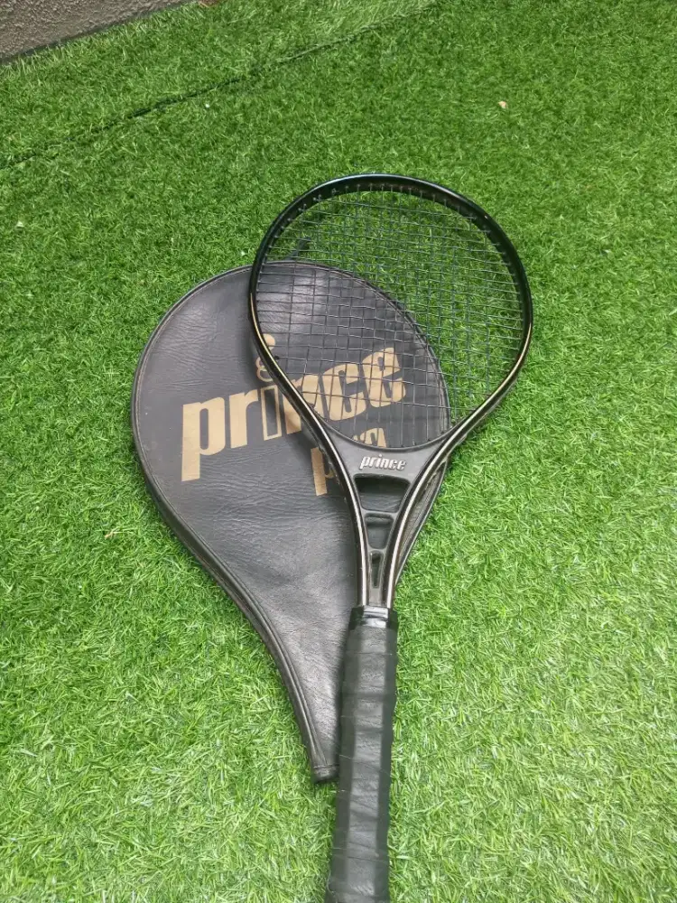 Raket tenis lapangan