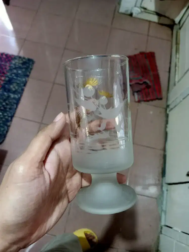 Gelas putih dove