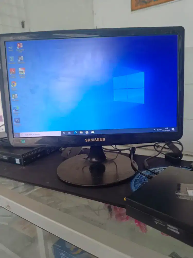 Monitor LED Samsung 19 Inch (S19A100N) Seken Mulus Normal